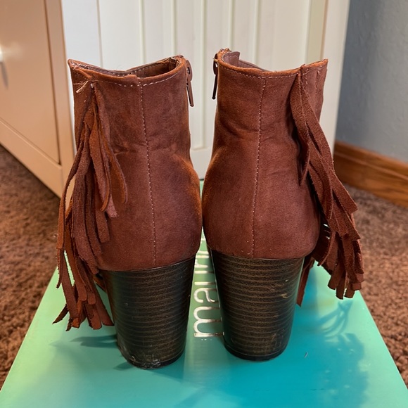Size 7.5 Women’s Maurice’s Toni Fringe Bootie / Fringe Booties - Picture 3 of 12